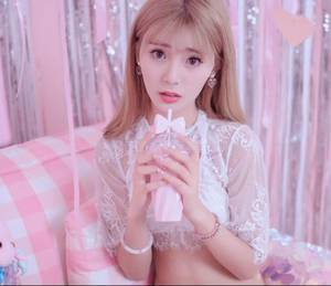 广陵散儿gl文百度云 男吻我两只腿的中间