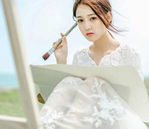 他细长的手指在那里搅弄 按住腰往上顶弄 滚烫