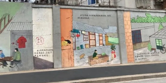 长长的一面墙上有长长的一组连环画