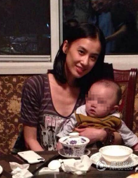 疑似黄圣依爱子照片曝光 昔日曾否认当小三