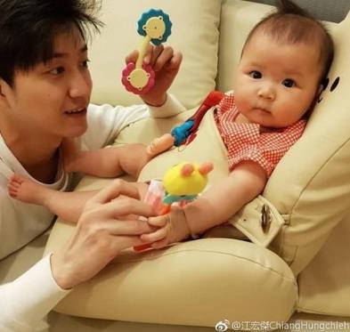 江宏杰怕女儿眼睛像自己 福原爱假安慰真称赞甜炸