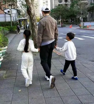 时隔210天汪小菲终于和妻子儿女团聚了