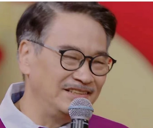这个在荧幕上给我们带来欢笑的人 生活里却有那么多的苦