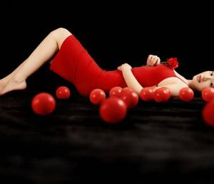 婚爱成瘾漫画免费全部 学长按着她的腰强