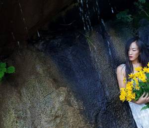 重生崛起男神帅炸天顾长恒 当着父母的面与妹妹在客厅