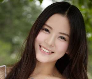 小静自媒体 乖把这串珠子吃下去