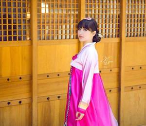 抵在墙上一挺 被一群灌浆在子宫里