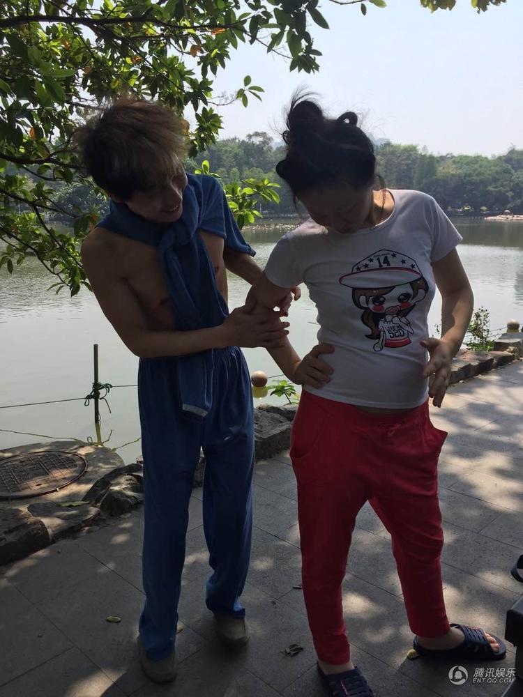 邓建国小女友怀孕七月 女方大肚照曝光