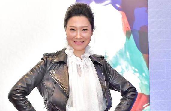 55岁曲家瑞曝不婚原因 坦言要忍受许多嘲讽