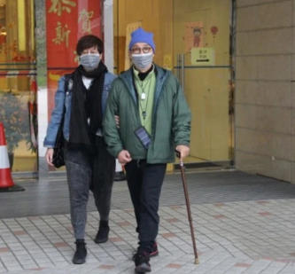 刘松仁罕见晒出自己与爱犬的近照为其庆生