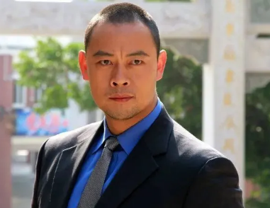 知名演员晋松在个人社交平台发了一条秀恩爱的动态