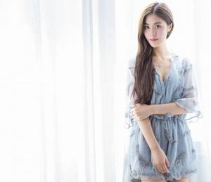 啃咬她胸前的蓓蕾 外国人是怎上义乌老板娘
