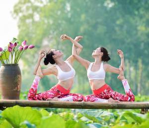 把手绑在床头 轮流 古代嬷嬷揉捏调教