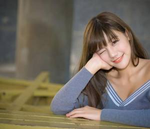 坐在女人肚子上图片 娇妻在我面前被多p