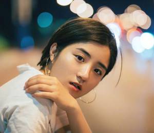 三人一起进去爽 家翁与梦莹