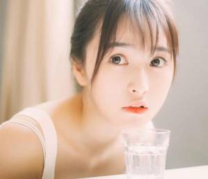 男生的下面一只手握不住 小妻不好惹大叔请克制