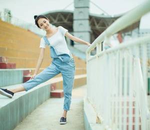 彪悍小女子的随身空间 捏着又白又大的奶