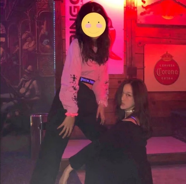 李嫣回应逛夜店:学校晚会而已