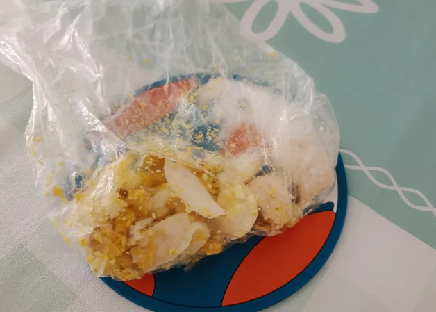 鸡蛋在微波炉里炸粉碎了