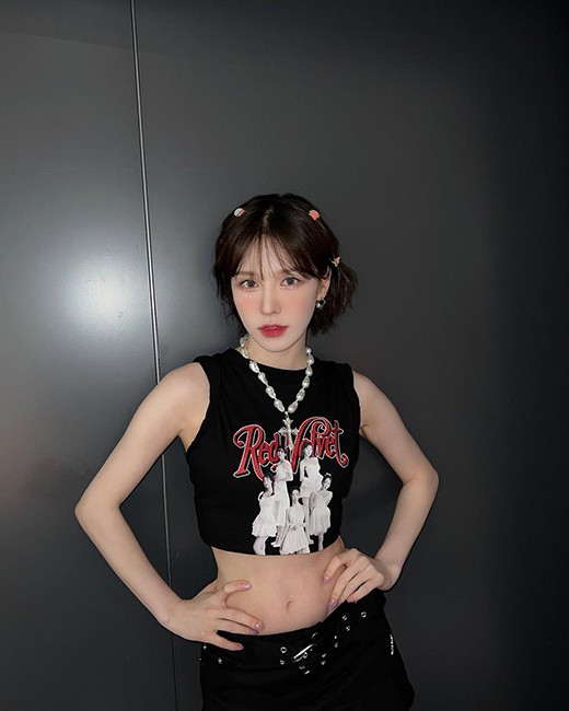 Red Velvet成员Wendy社交网站发照展可爱魅力