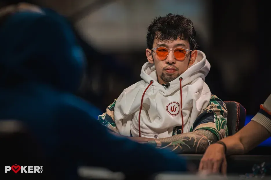 【EV扑克】从倒数第二杀到正数第二！Han Feng身披粉色羽毛“真空”上演WSOP主赛FT首日大逆袭